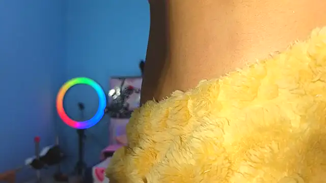 Snapshot of gabbiefoxthx chatting on 01.19.25 gabbiefoxthx online show from 01.19.25