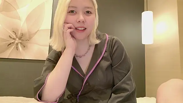 Snapshot of NANAchan_R chatting on 02.20.25 NANAchan R online show from 02.20.25