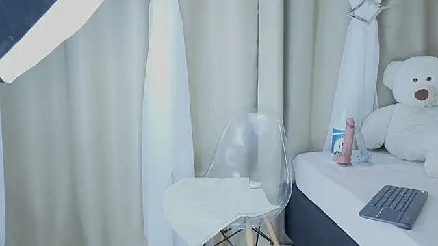 Snapshot of sorafire chatting on 11.14.25 sorafire online show from 11.14.25