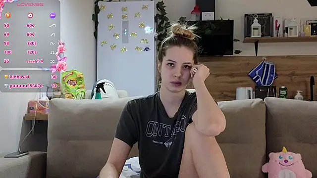 Girl alone home online show from 03.09.25