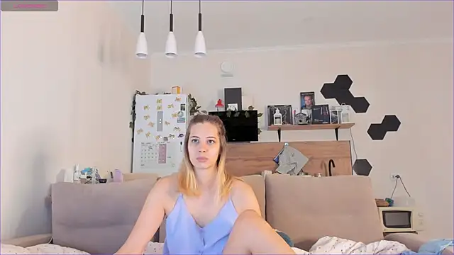 Girl alone home online show from 09.08.25