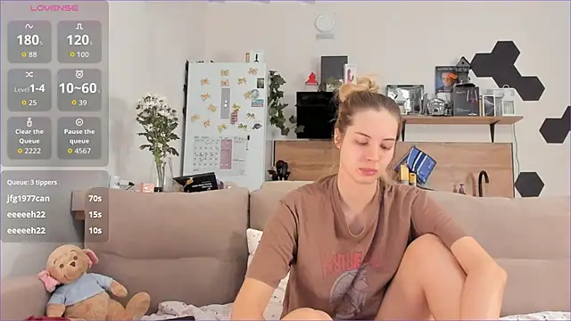 Girl alone home online show from 10.25.25