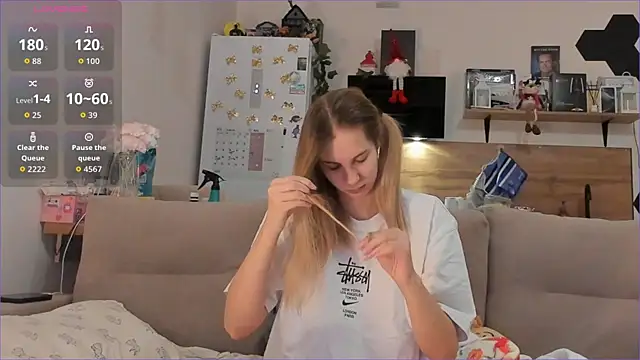 Girl alone home online show from 01.13.26