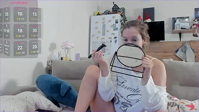 Girl alone home online show from 02.26.26