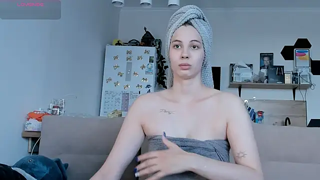 Girl alone home online show from 06.18.26