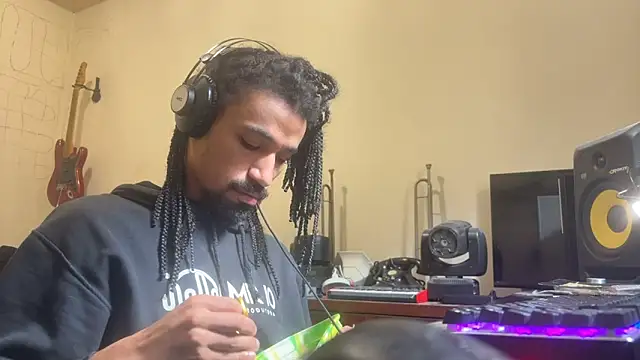 hotcamboy420 online show from 11.03.25