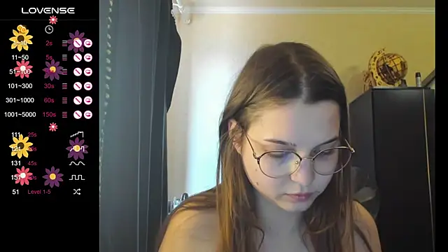 Snapshot of Boni_NeLL__ chatting on 03.08.25 Boni NeLL   online show from 03.08.25