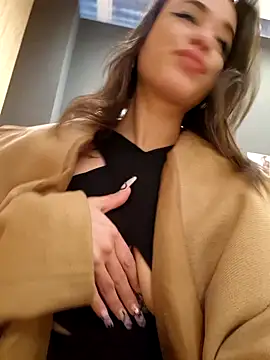 Snapshot of LydiaMaus96 chatting on 12.28.24 LydiaMaus96 online show from 12.28.24