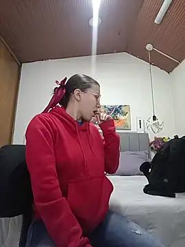 karlamorris  online show from 12.04.25