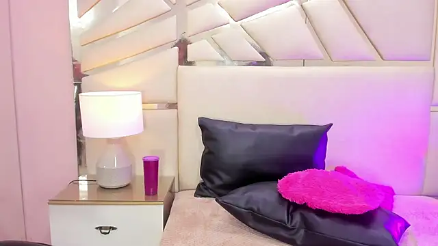 Snapshot of AlanaJones1 chatting on 01.22.25 AlanaJones1 online show from 01.22.25