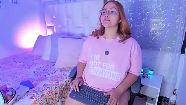 Snapshot of LeahxBarker chatting on 03.21.26 LeahxBarker online show from 03.21.26