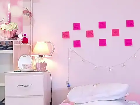 Snapshot of naissha- chatting on 02.05.25 naissha- online show from 02.05.25