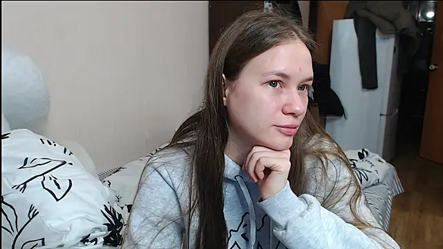 leila bambi  online show from 12.25.24