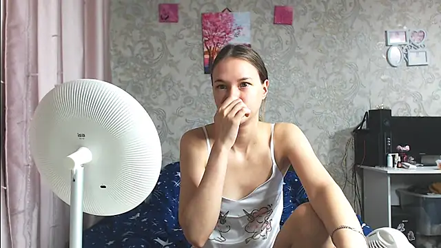 leila bambi  online show from 11.02.25