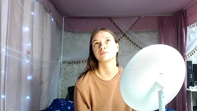 leila bambi  online show from 11.12.25