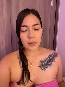 Snapshot of Latina_vanessa chatting on 12.24.24 Latina vanessa online show from 12.24.24