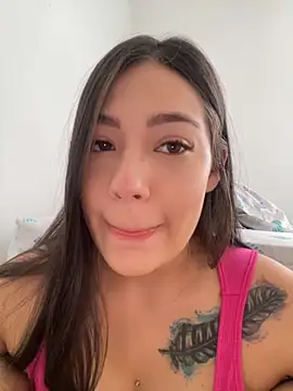 Snapshot of Latina_vanessa chatting on 10.04.25 Latina vanessa online show from 10.04.25