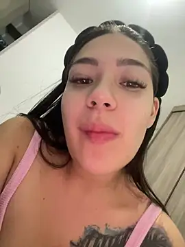 Snapshot of Latina_vanessa chatting on 10.08.25 Latina vanessa online show from 10.08.25