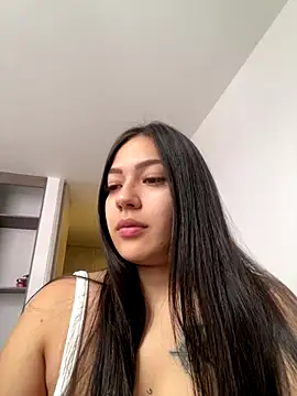 Snapshot of Latina_vanessa chatting on 10.12.25 Latina vanessa online show from 10.12.25