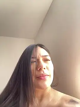 Snapshot of Latina_vanessa chatting on 10.15.25 Latina vanessa online show from 10.15.25