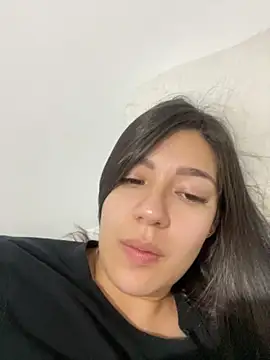 Snapshot of Latina_vanessa chatting on 10.30.25 Latina vanessa online show from 10.30.25