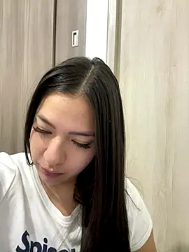 Latina vanessa online show from 11.20.25