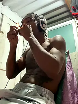 Snapshot of Larry-n-clouds chatting on 11.23.25 Larry-n-clouds online show from 11.23.25