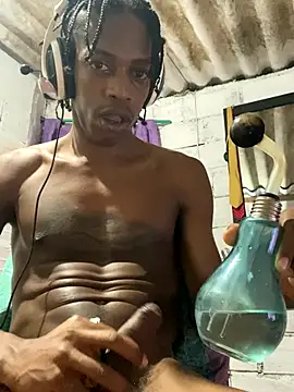 Snapshot of Larry-n-clouds chatting on 11.24.25 Larry-n-clouds online show from 11.24.25