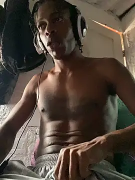 Snapshot of Larry-n-clouds chatting on 11.24.25 Larry-n-clouds online show from 11.24.25