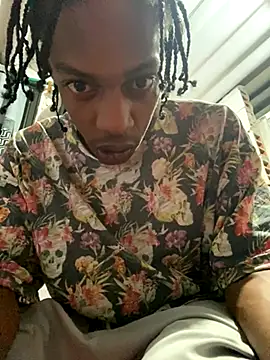 Snapshot of Larry-n-clouds chatting on 11.25.25 Larry-n-clouds online show from 11.25.25