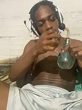 Snapshot of Larry-n-clouds chatting on 11.26.25 Larry-n-clouds online show from 11.26.25