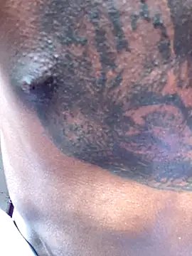 Snapshot of Larry-n-clouds chatting on 11.29.25 Larry-n-clouds online show from 11.29.25