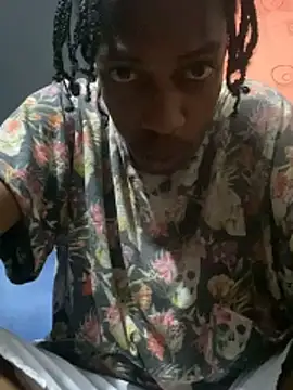 Snapshot of Larry-n-clouds chatting on 12.03.25 Larry-n-clouds online show from 12.03.25