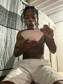 Snapshot of Larry-n-clouds chatting on 12.15.25 Larry-n-clouds online show from 12.15.25