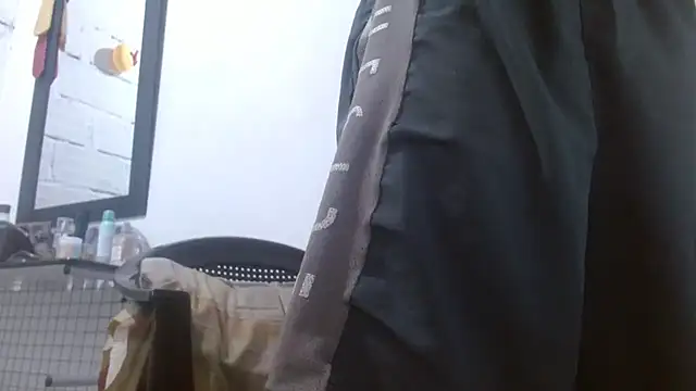 Snapshot of Larry-n-clouds chatting on 02.01.26 Larry-n-clouds online show from 02.01.26