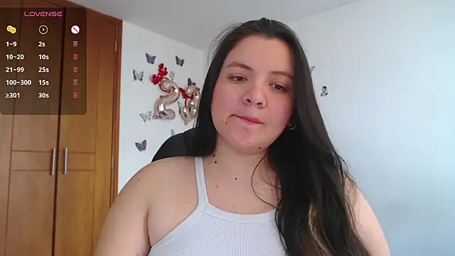 Snapshot of Sarahros1 chatting on 02.15.25 Sarahros1 online show from 02.15.25