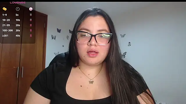 Snapshot of Sarahros1 chatting on 10.12.25 Sarahros1 online show from 10.12.25