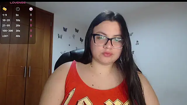 Snapshot of Sarahros1 chatting on 10.17.25 Sarahros1 online show from 10.17.25