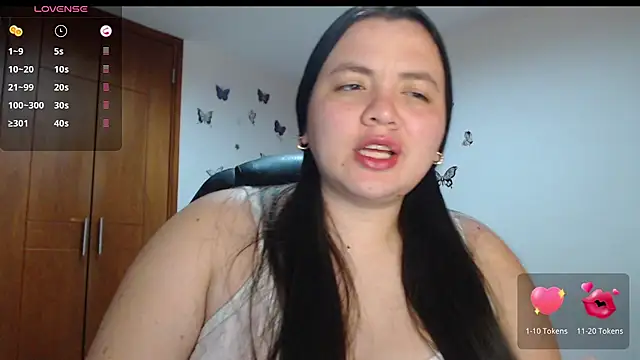 Snapshot of Sarahros1 chatting on 10.21.25 Sarahros1 online show from 10.21.25