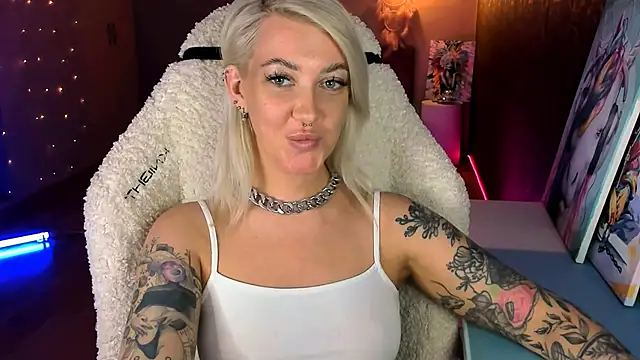 Snapshot of tykioty_Miley chatting on 05.15.26 tykioty Miley online show from 05.15.26