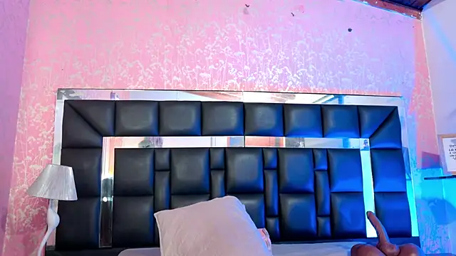 Snapshot of sh_malala chatting on 10.28.25 sh malala online show from 10.28.25