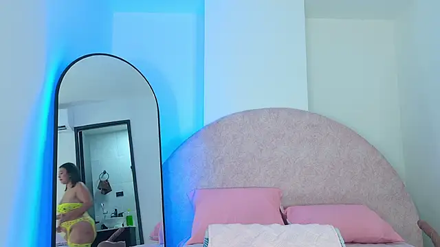 Snapshot of sh_malala chatting on 11.28.25 sh malala online show from 11.28.25