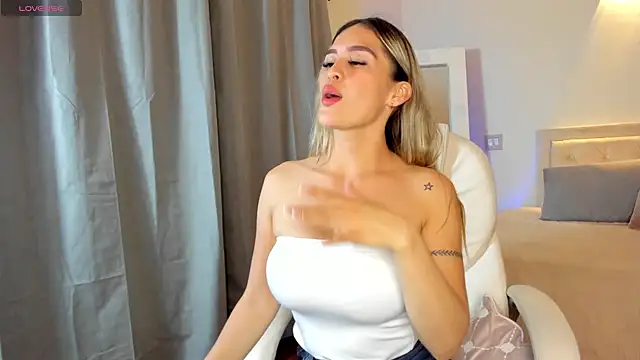 Snapshot of megan_connor_ chatting on 10.12.25 megan connor online show from 10.12.25