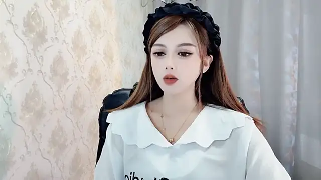 Snapshot of VIWVI chatting on 01.18.25 VIWVI online show from 01.18.25