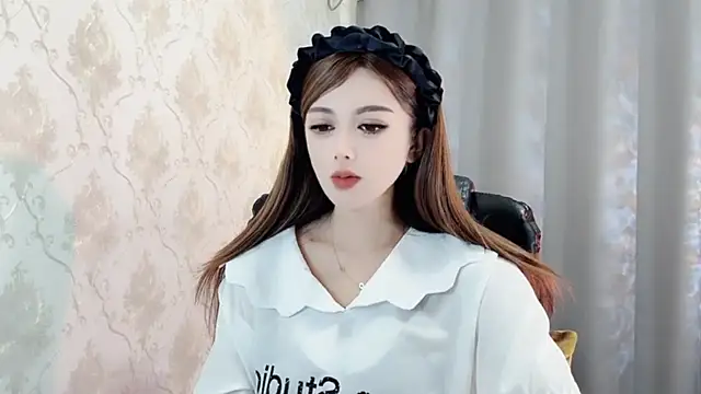 Snapshot of VIWVI chatting on 01.18.25 VIWVI online show from 01.18.25