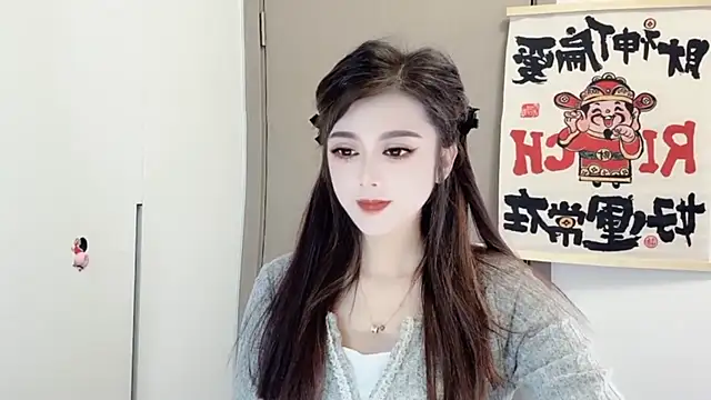 Snapshot of VIWVI chatting on 02.25.25 VIWVI online show from 02.25.25