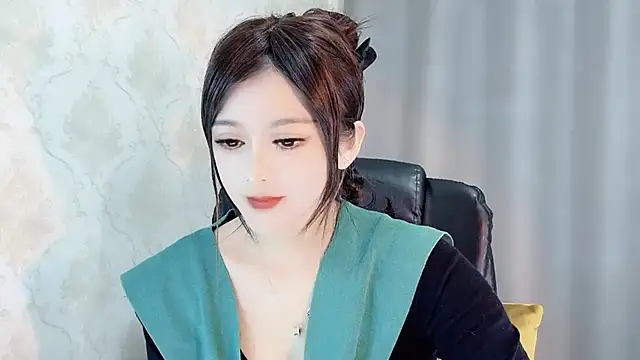 Snapshot of VIWVI chatting on 03.17.25 VIWVI online show from 03.17.25