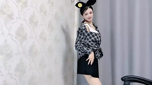 Snapshot of VIWVI chatting on 10.05.25 VIWVI online show from 10.05.25