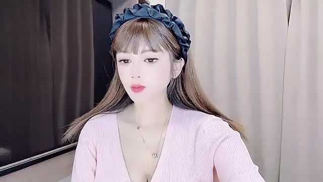 Snapshot of VIWVI chatting on 10.13.25 VIWVI online show from 10.13.25