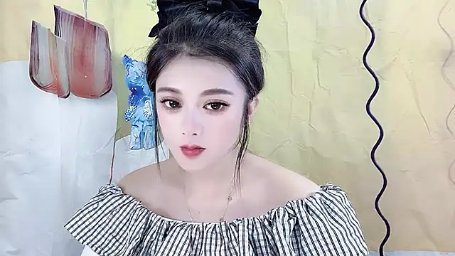 Snapshot of VIWVI chatting on 10.15.25 VIWVI online show from 10.15.25